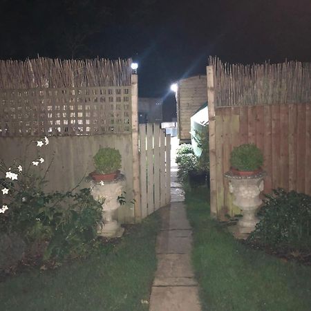 Cosy Garden Log Cabin 솔즈베리 외부 사진