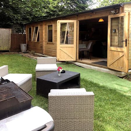 Cosy Garden Log Cabin 솔즈베리 외부 사진