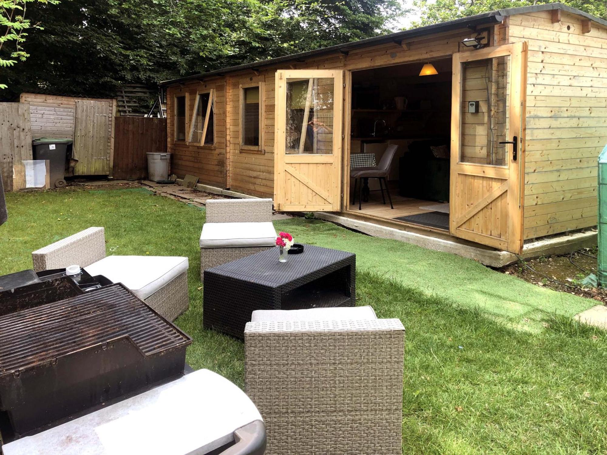 Cosy Garden Log Cabin 솔즈베리 외부 사진