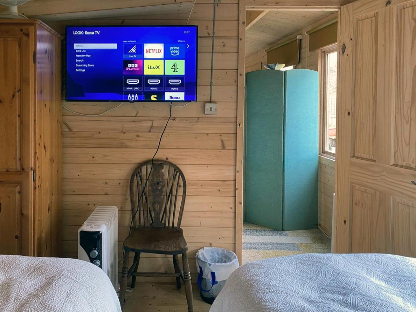 Cosy Garden Log Cabin 솔즈베리 외부 사진